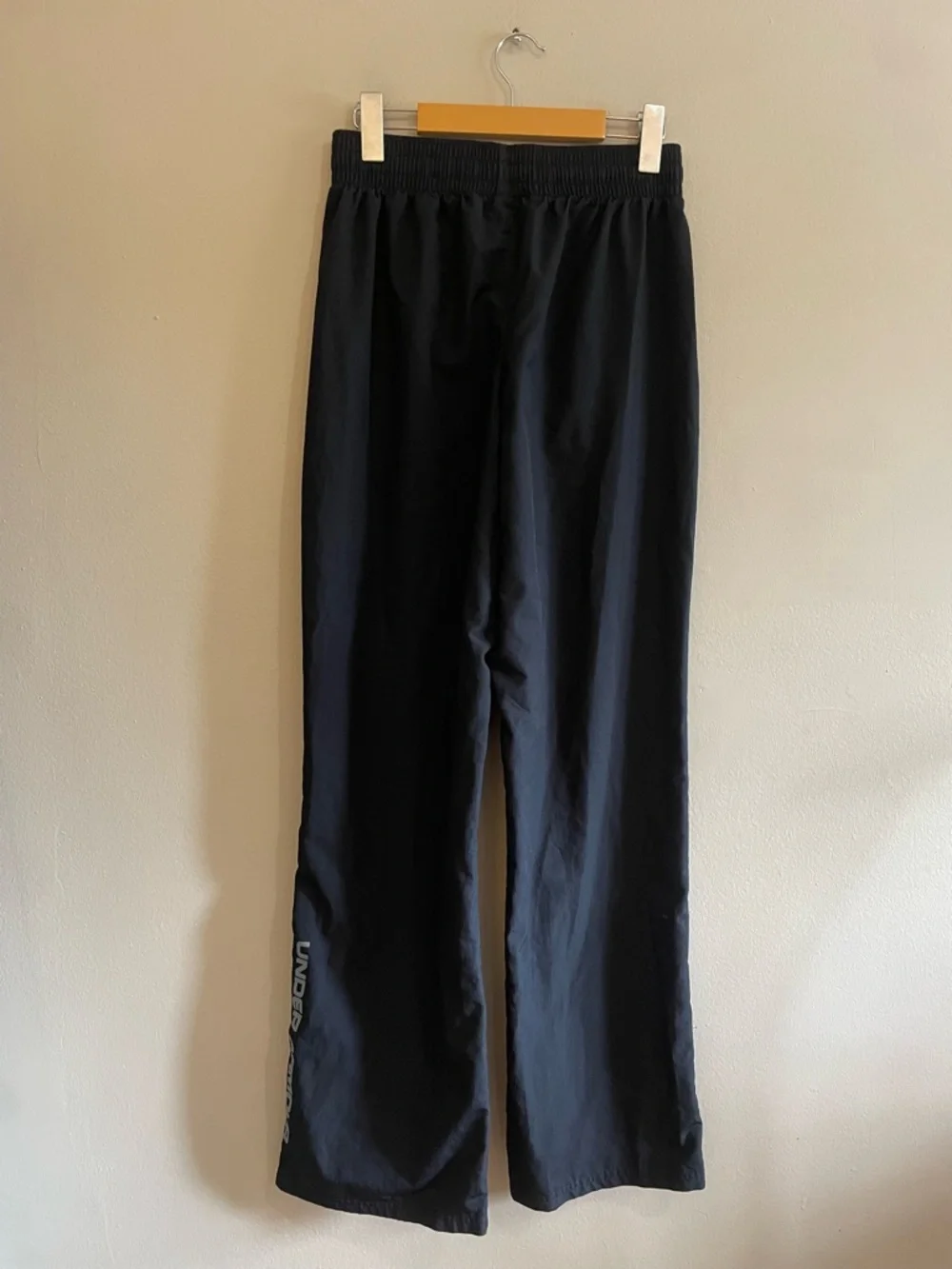 Under Armour Black Lightweight Track Pants – Size Small GUC *Flaw - Picture 9 of 16